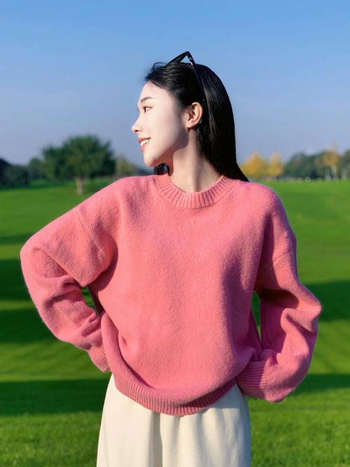 中长款粉红色毛衣怎么搭配什么裤子好看吗