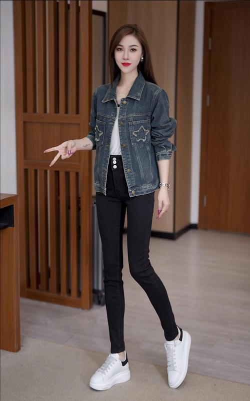 女士短宽松外套怎么搭配