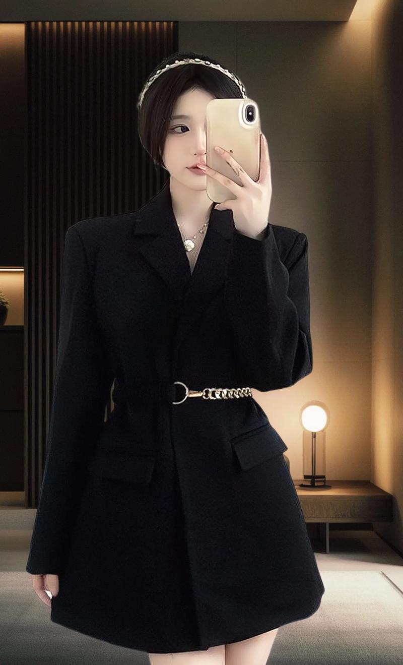 女款黑色西装外套怎么搭配什么裤子好看吗