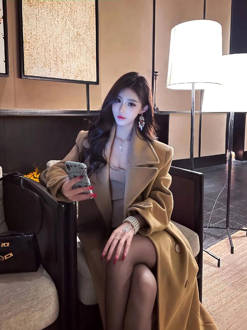 细跟高跟鞋怎么搭配衣服好看吗