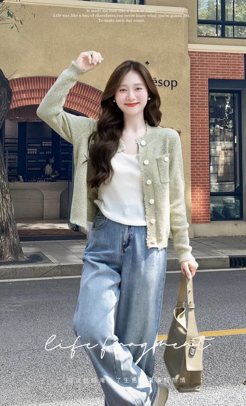 穿女生毛衣怎么搭配衣服图片欣赏
