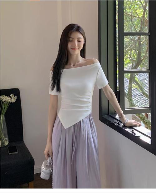 露肩针织衫怎么搭配夏装