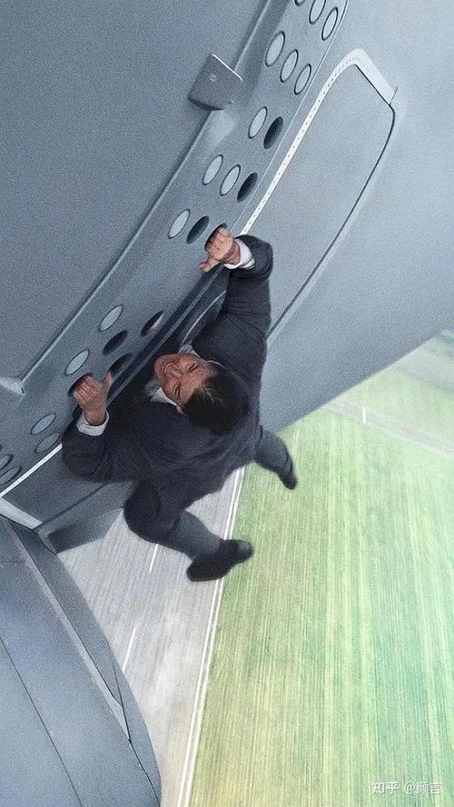 13岁男孩扒飞机飞行94分钟
