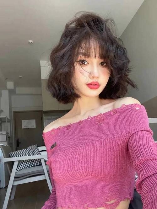 大脸女孩适合什么发型