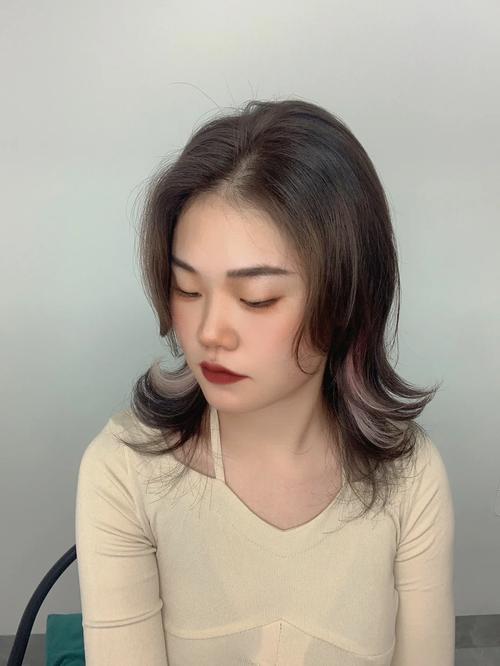 上庭长适合什么发型