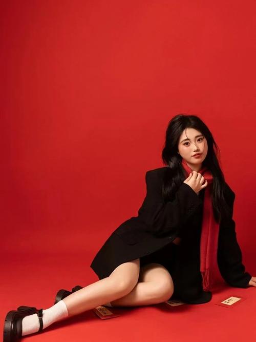 女西装围巾怎么搭配衣服