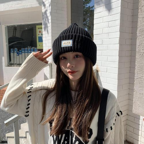 有帽子的毛线怎么搭配衣服