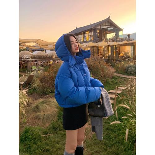 蓝色短呢子外套怎么搭配图片女