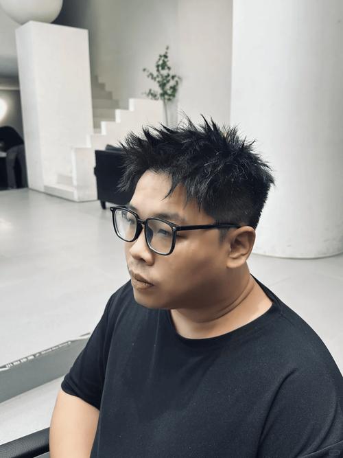 男士胖脸适合什么发型