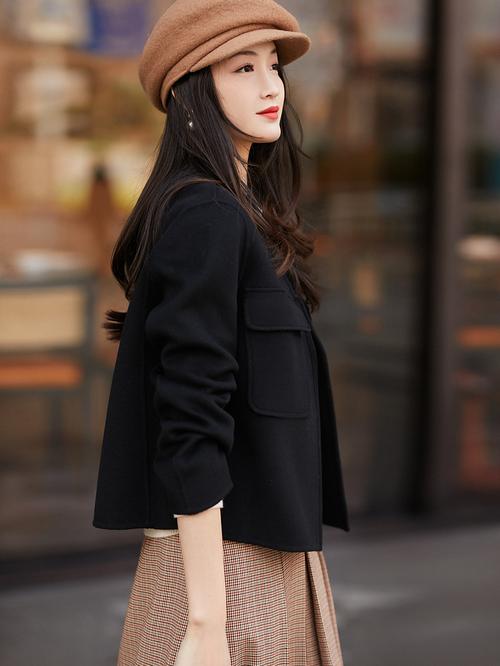 女羊绒休闲外套怎么搭配