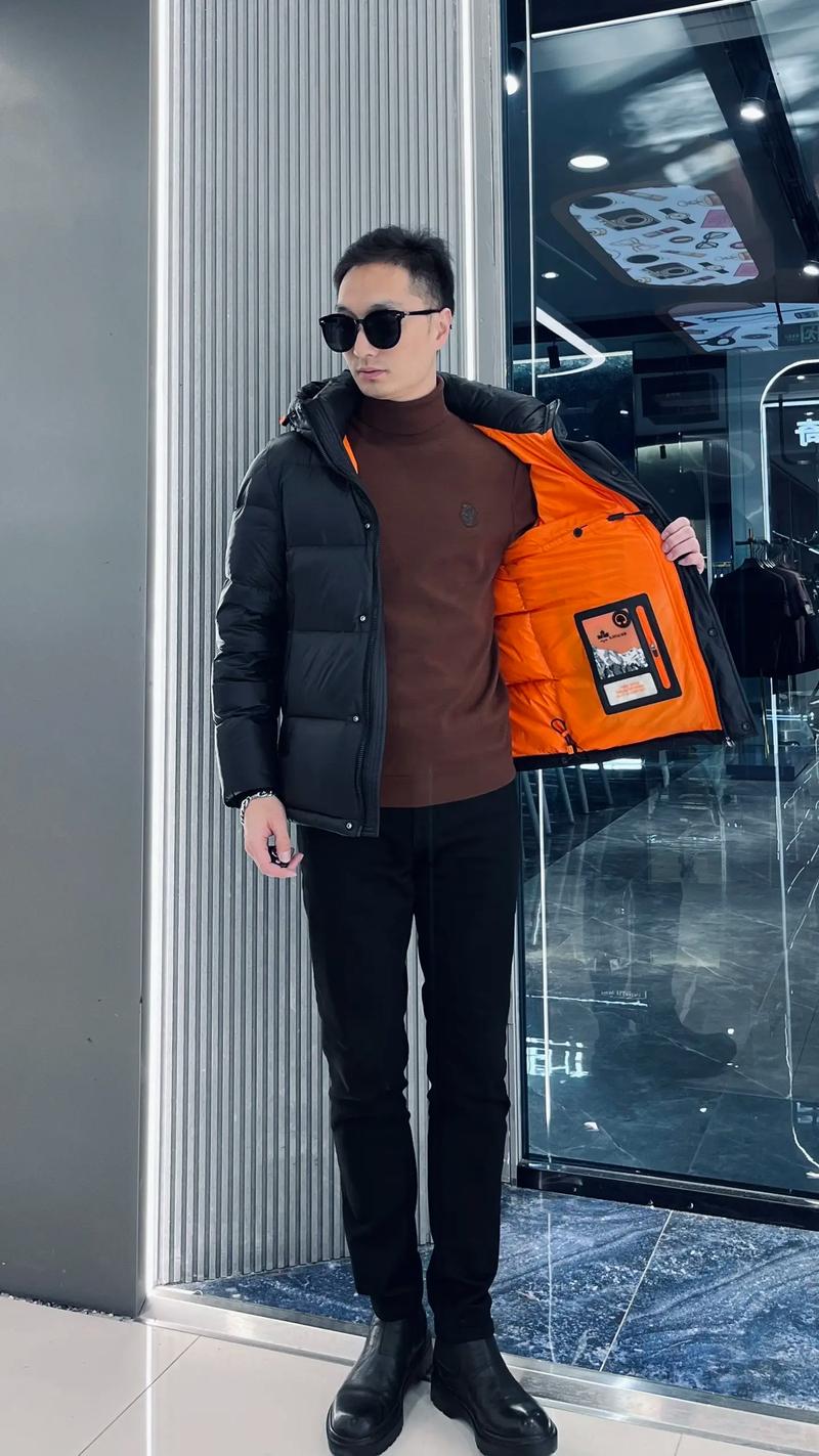 休闲款男羽绒服怎么搭配