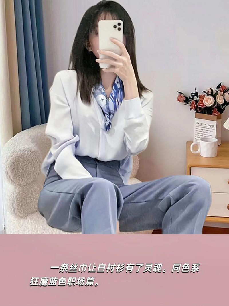 怎么用丝巾搭配衣服图片