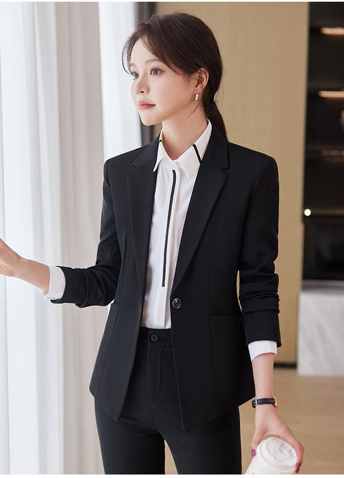 黑色短西服外套怎么搭配图片大全