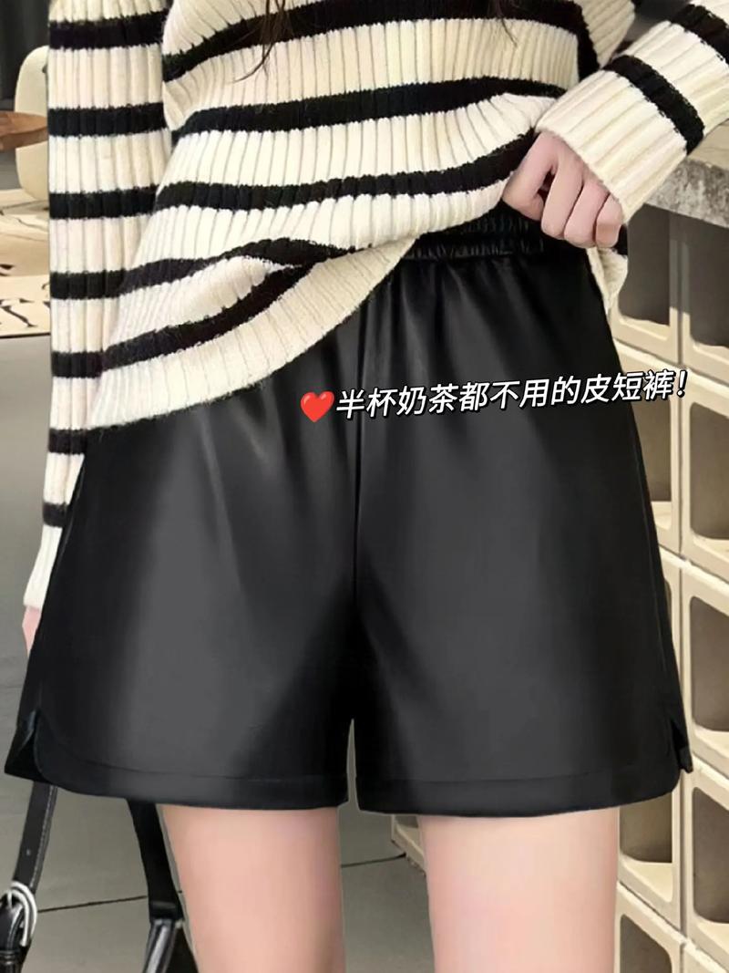 冬天黑色皮短裤怎么搭配上衣好看图片欣赏