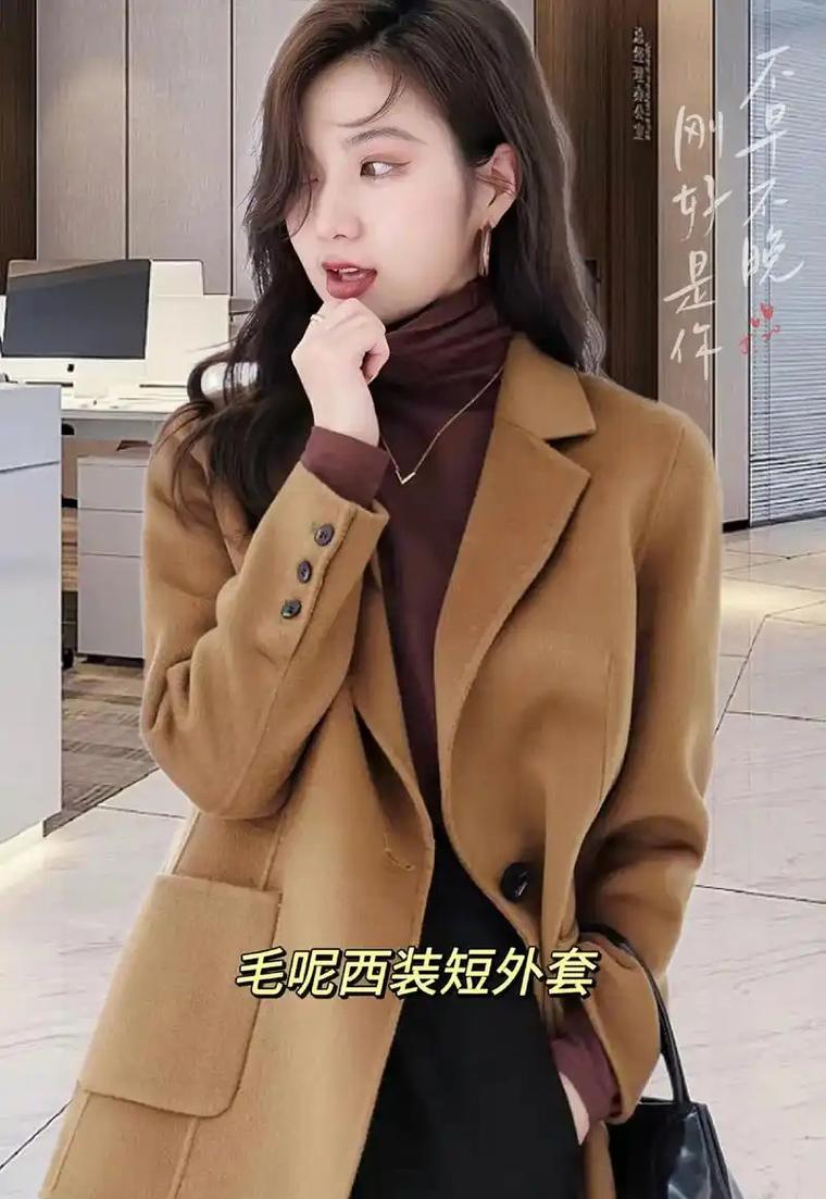 棕色条纹短大衣怎么搭配图片欣赏