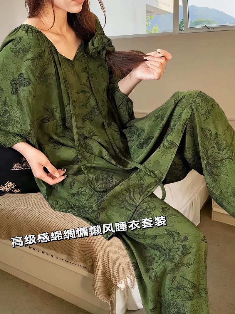 墨绿色下装怎么搭配