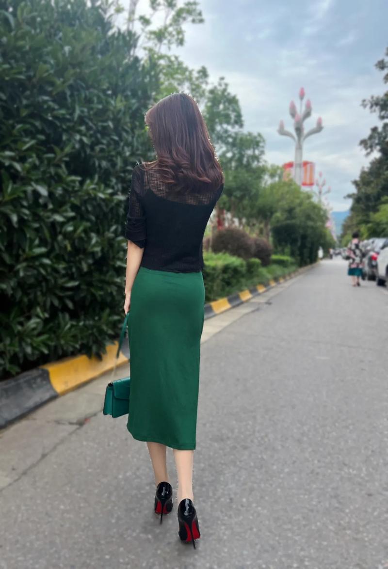黑皮肤 绿衣服怎么搭配图片