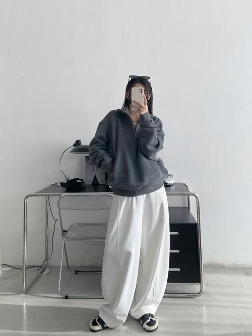 灰色卫衣和衬衫怎么搭配什么裤子好看