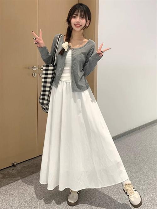 白色长裙冬天怎么搭配衣服好看图片欣赏