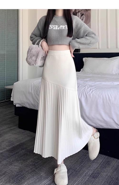白色长裙冬天怎么搭配衣服好看吗