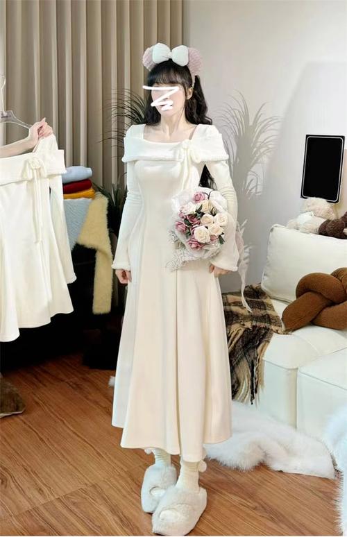 白色长裙冬天怎么搭配衣服好看吗