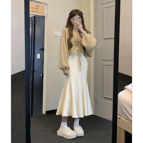 白色长裙冬天怎么搭配衣服好看