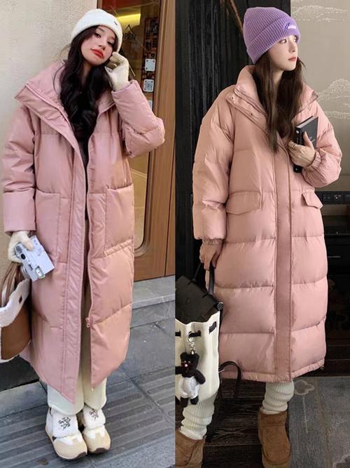淡粉色长款羽绒服怎么搭配什么裤子好看吗