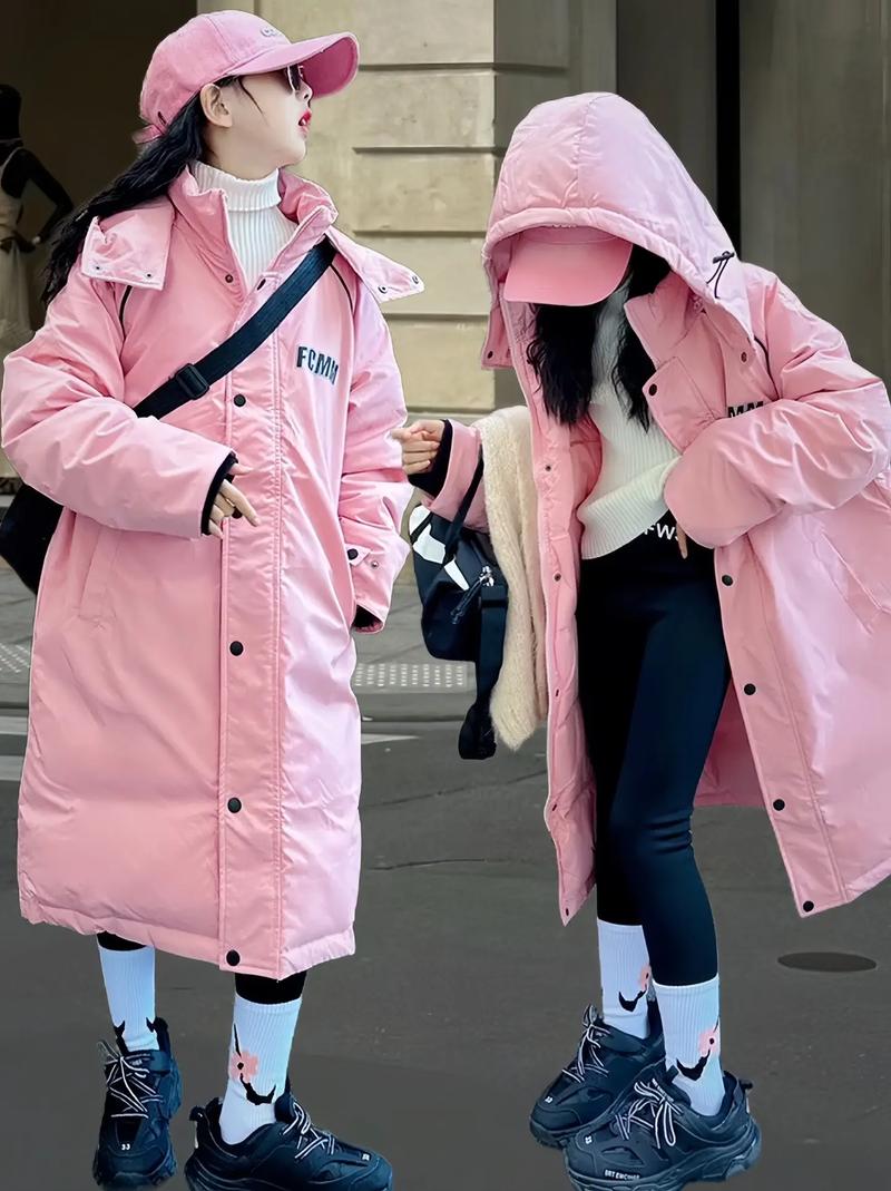 淡粉色长款羽绒服怎么搭配什么裤子好看吗