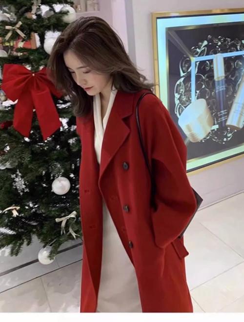 酒红色大衣 怎么搭配衣服好看图片大全
