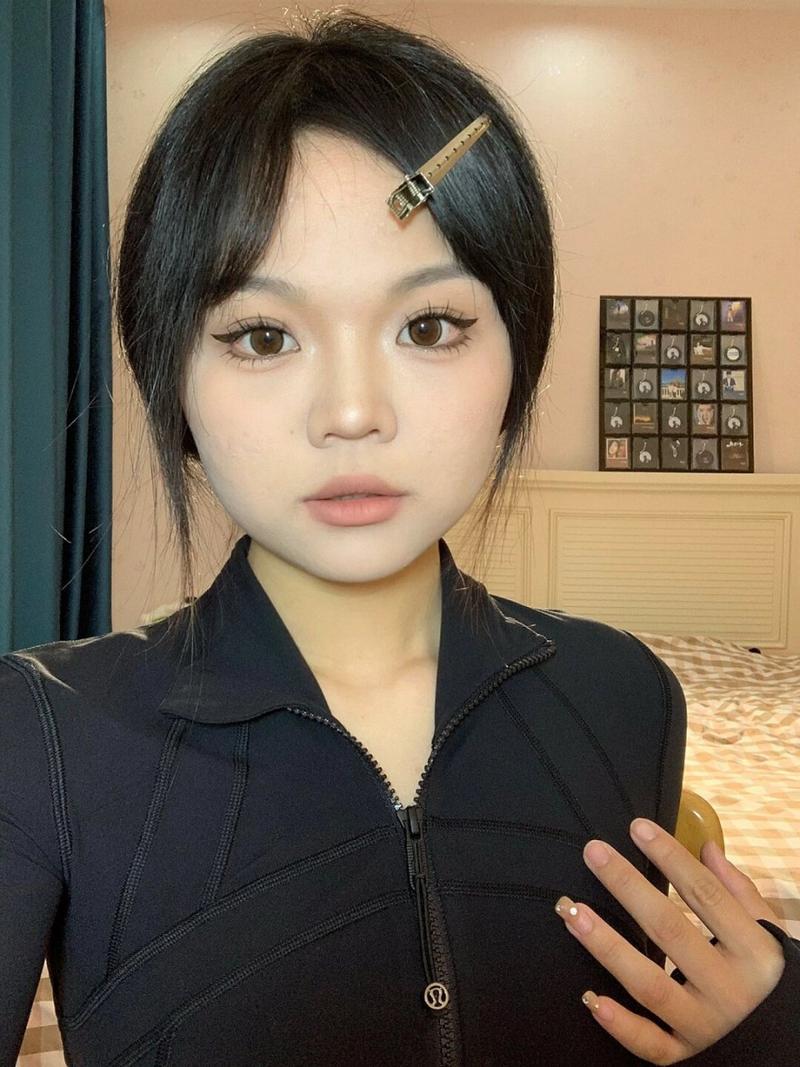 鼻梁塌适合什么发型