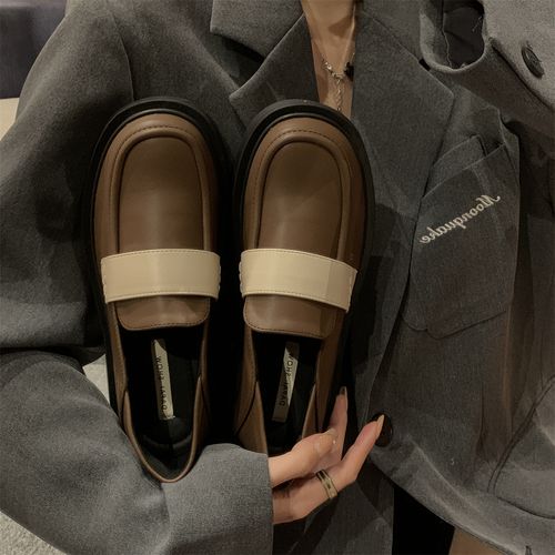 女士冬季棕色鞋该怎么搭配