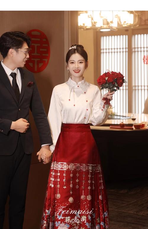 订婚一般穿什么衣服