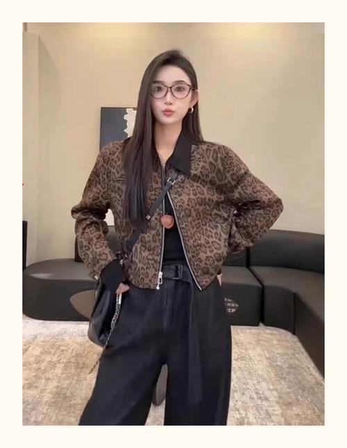 豹纹宽松外套怎么搭配图片欣赏