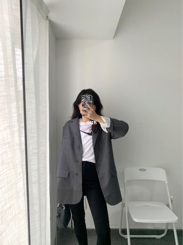 女生黑白灰色衣服怎么搭配什么裤子