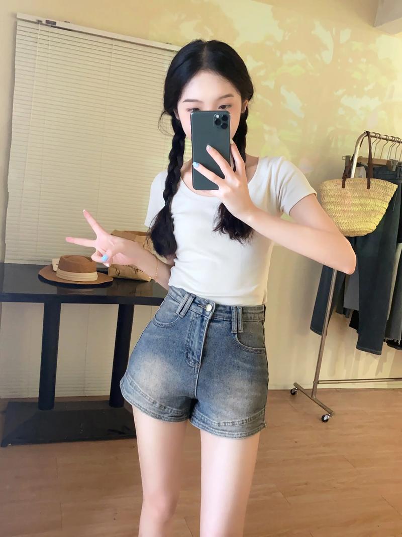 夏天穿短裤怎么搭配图片