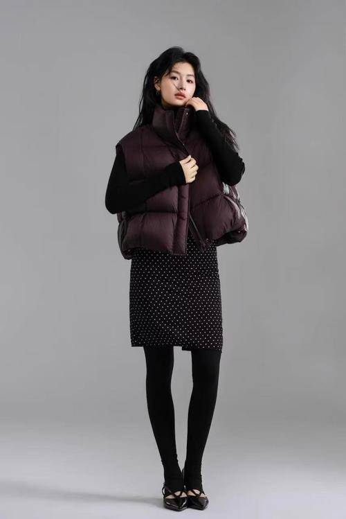 羽绒服马甲短款怎么搭配图片欣赏