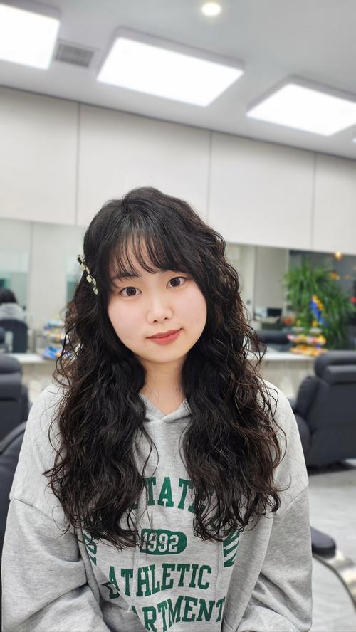 羊毛卷烫发怎么搭配帽子