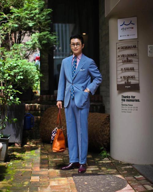 蓝色西装配什么皮鞋