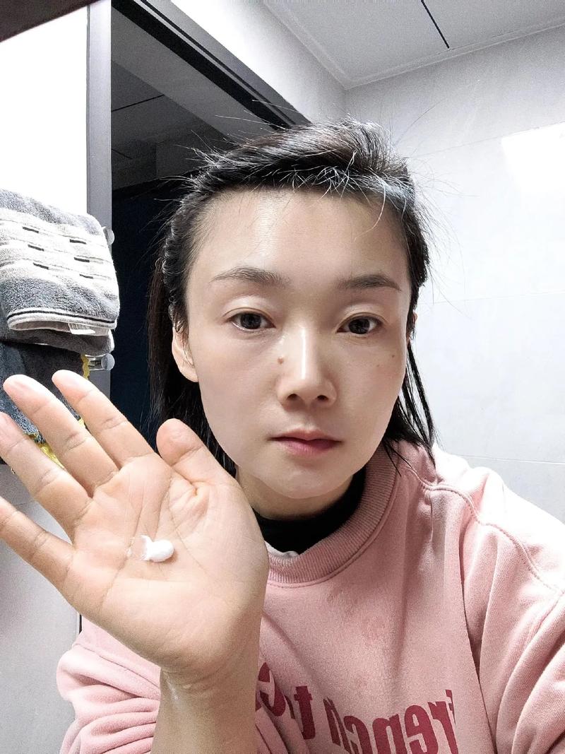 洗面奶哲眼睛怎么会事