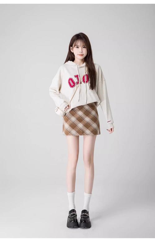 短呢裙怎么搭配图片女