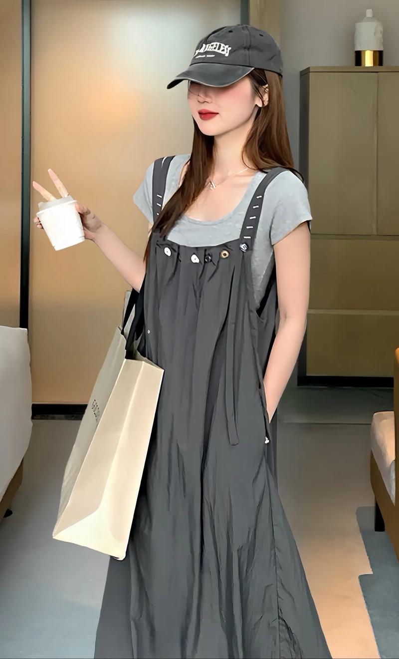 带扣子的裙子怎么搭配外套