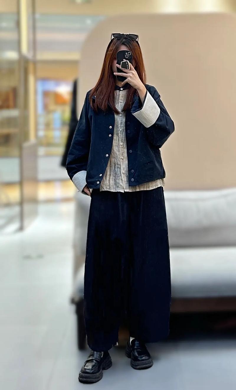 深色牛仔裤搭配外套怎么样