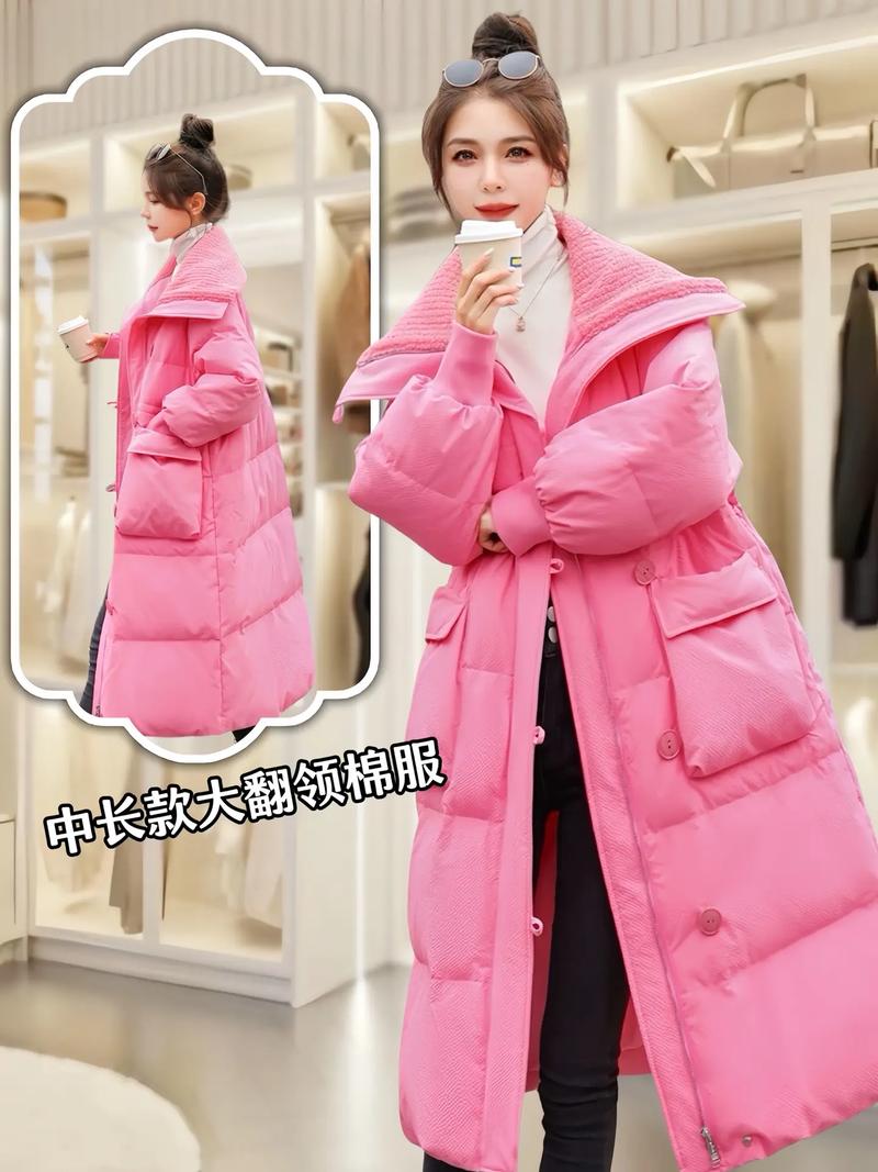浅粉色中长款棉服怎么搭配图片