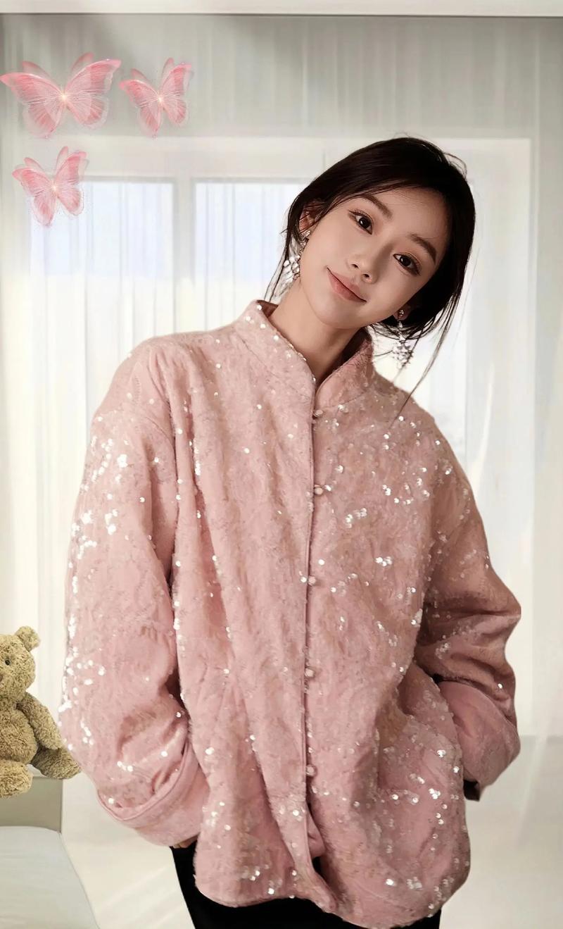 粉色长款棉服怎么搭配好看