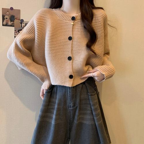 毛衣短装服外套怎么搭配