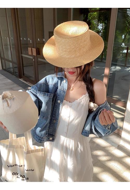 吊带裙怎么搭配衣服