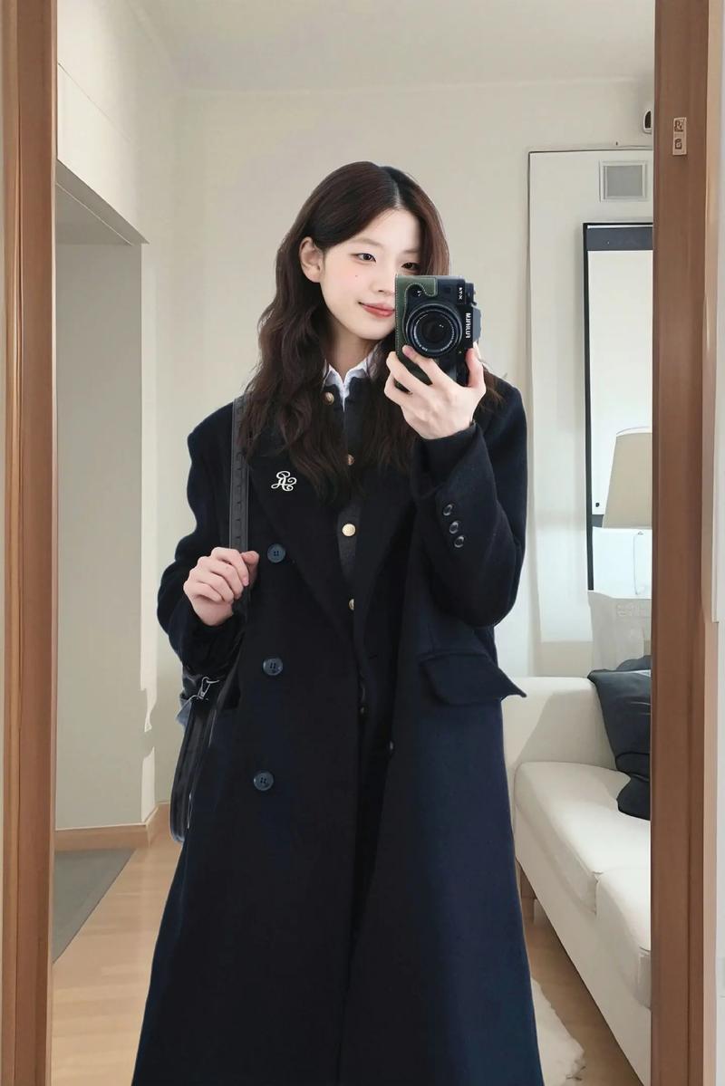 毛呢女长款外套怎么搭配图片欣赏