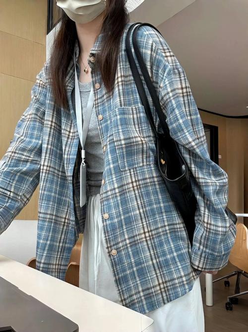 长款长袖格子衬衫怎么搭配什么裤子图片欣赏