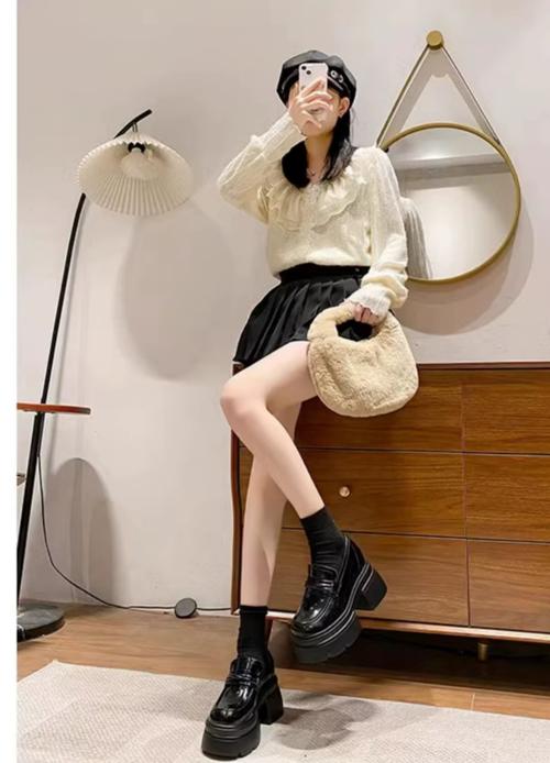 女款增高皮鞋怎么搭配衣服好看