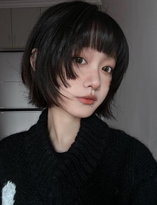 短头发怎么搭配好看图片女生版